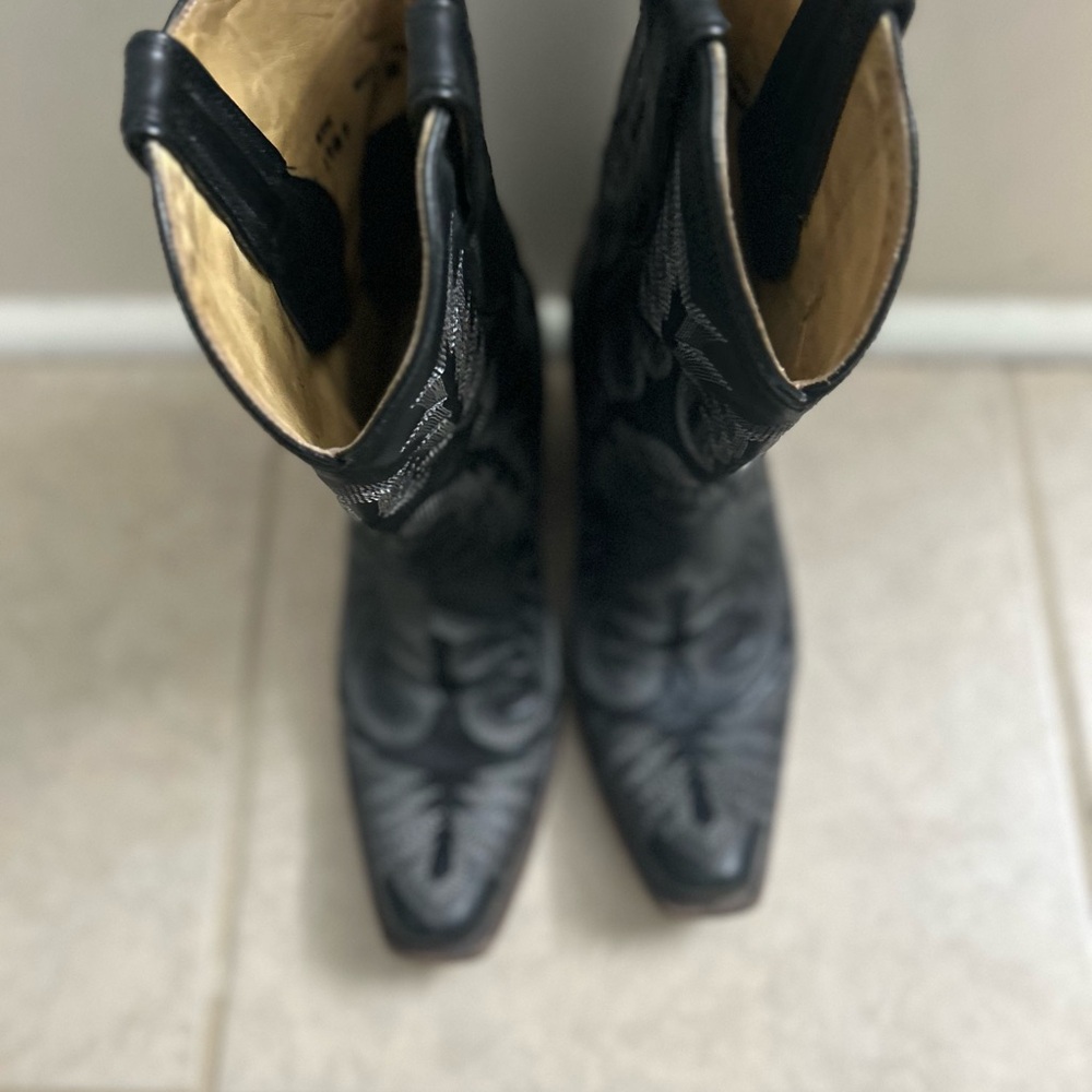 Black Western-Style Women's Boots - Picture 2 of 8